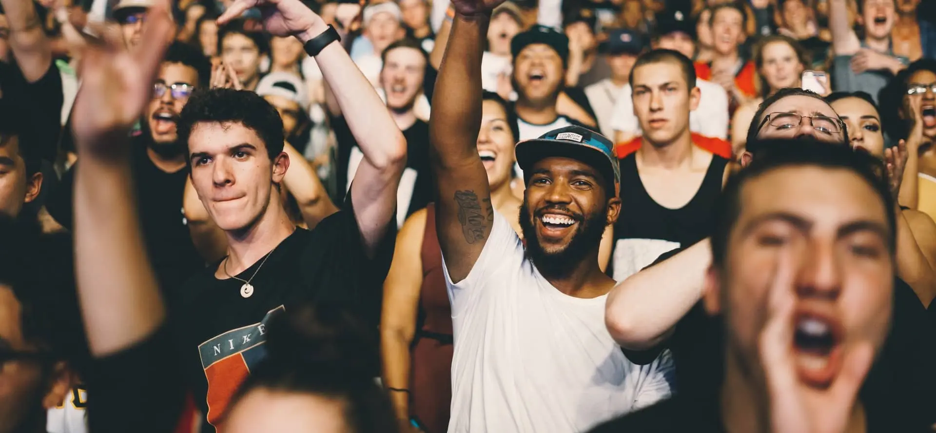 une foule dans un concert